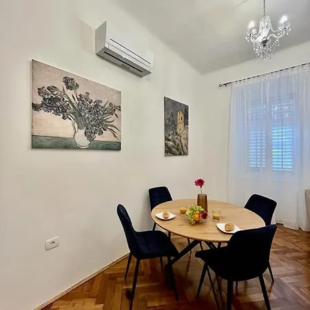 Lux Apartmans Апартаменти *