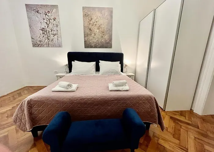 Lux Apartmans Daire *