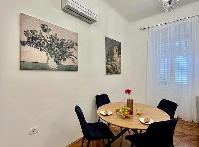 Lux Apartmans Daire *