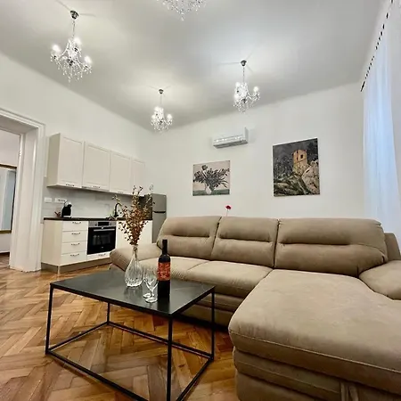 Apartment Lux Apartmans *