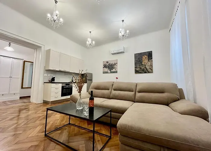 Apartament Lux Apartmans *